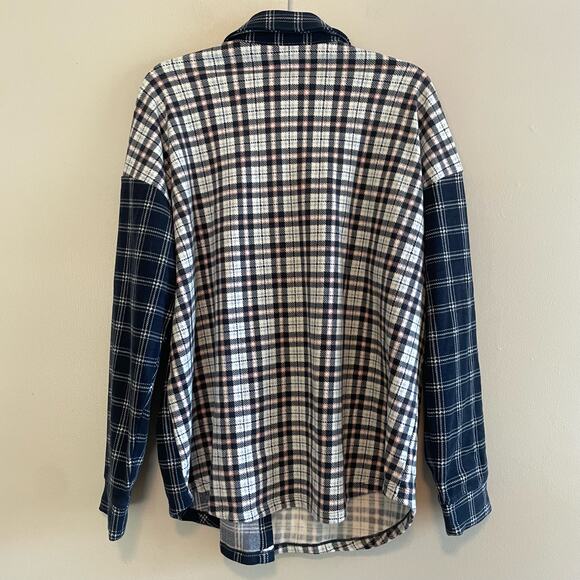 Cuddl Duds Size XL Blue Plaid Fleece Flannel Top Long Sleeves Button Up - Picture 2 of 6